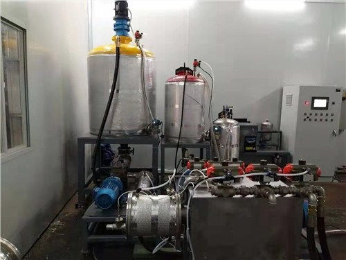 環保先行，品質為本——探秘天津人造草坪PU背膠機在環保設備研發中的創新應用